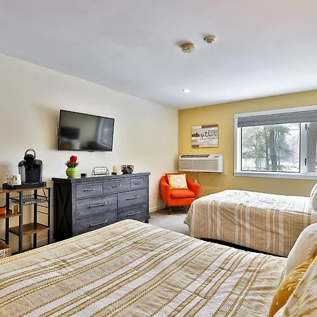 Hotel Style Condo Promising A Comfortable And Convenient Retreat Right In The Heart Of Vermont Ski Country